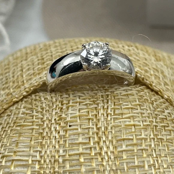 💎 Vintage 925 Sterling Silver Solitaire CZ Ring Size 7 - Picture 5 of 17